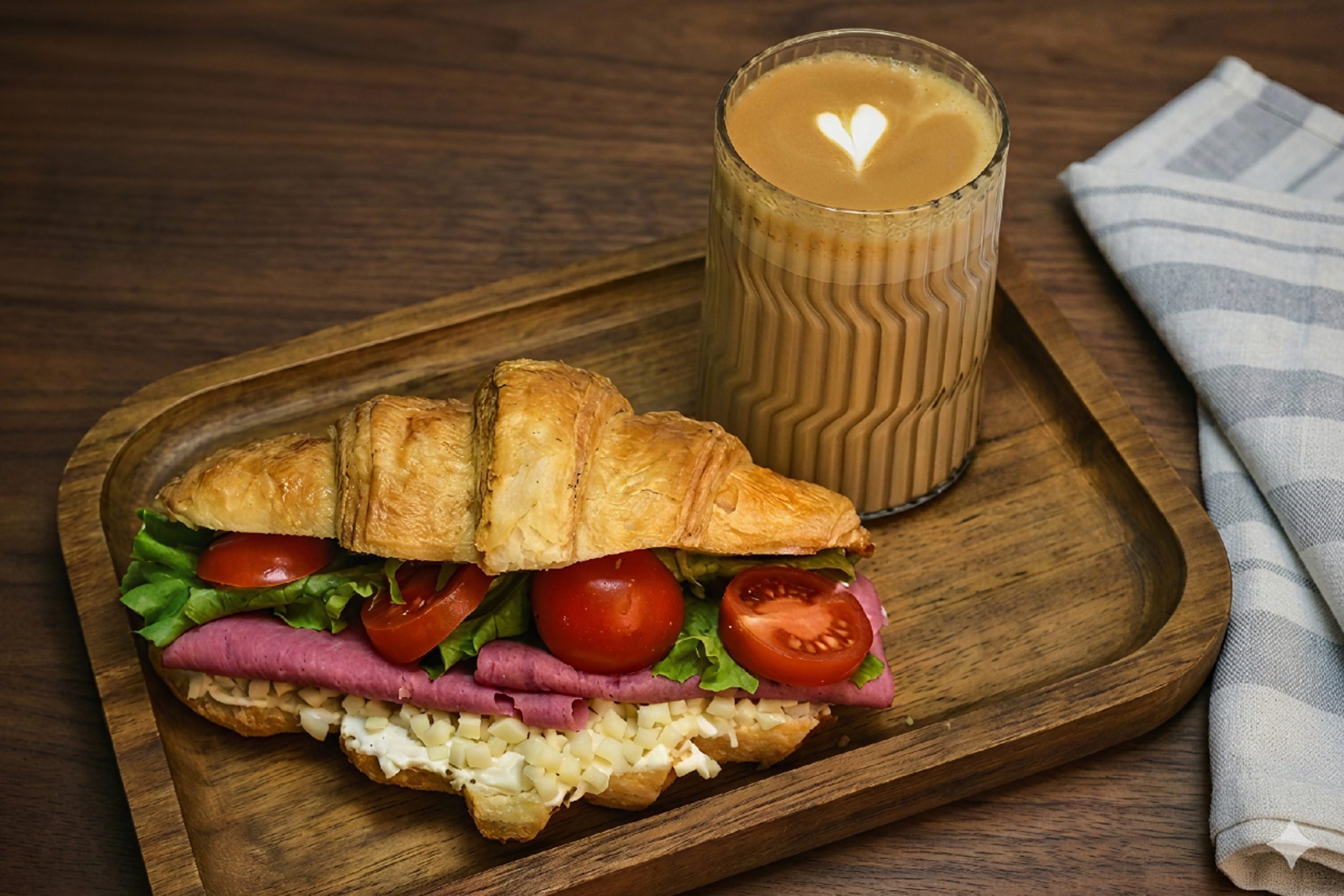 Rio's Mozzarella Dana Jambon Kruvasan